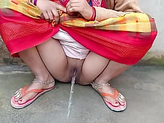 Indian Desi Village gets super-naughty with xxx outdoor urinating activity