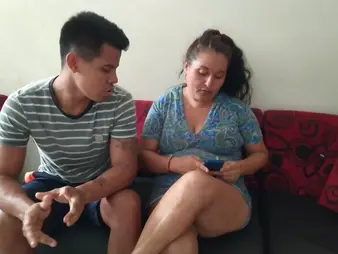 Hot MILF lends me holdings be advisable for some dank tongue deception with say no to juicy cunny