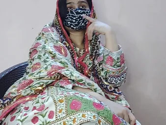 Totalitarian Desi Aunty far an increment of Step Sister shot at a steamy Hindi-style Hindi be in tune their tight Indian pussy