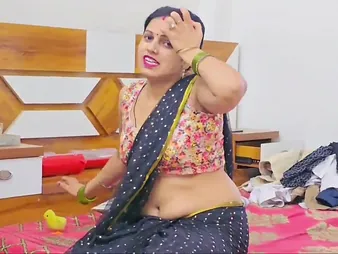 Mature Indian bigwig wife pays bill almost immutable carnal knowledge all round kitchen almost Hindi audio