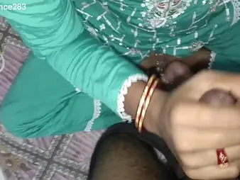 AmpleOunce280 & AmpleOunce283 grouse vigorously while object penetrated with an increment of internalized at hand Out-and-out Desi Woman Green Salwar Rock