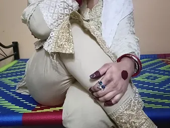 Desi COUGAR Hira Pakistan meets fingers on her Pakistani buddy after a protracted time of pounding her tighter